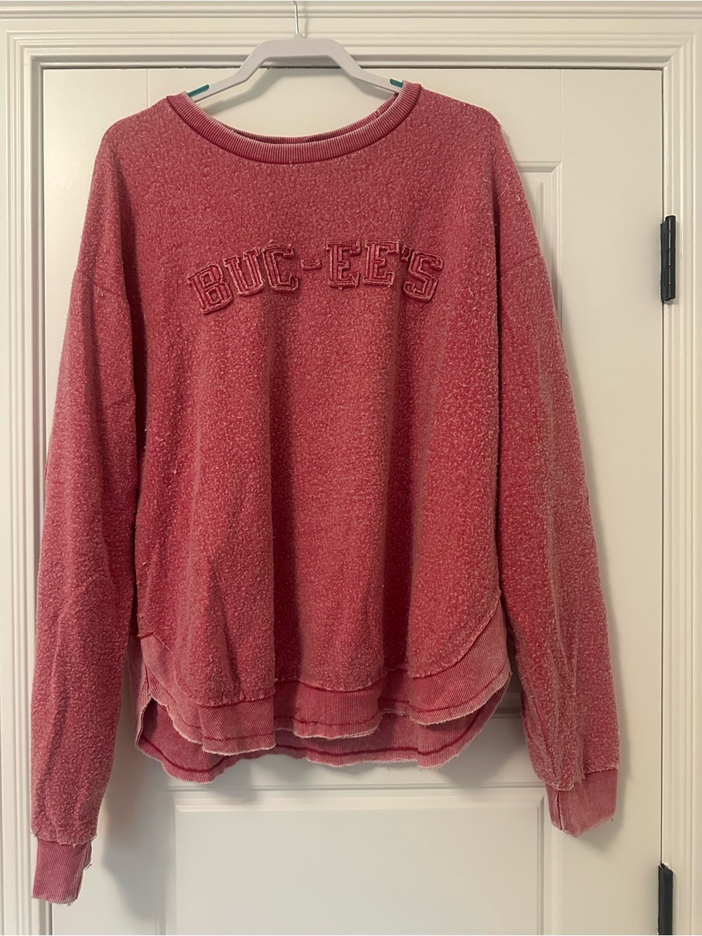 Buc-ee's Women's Layered-Hem Crewneck Sweater in Dusty Rose